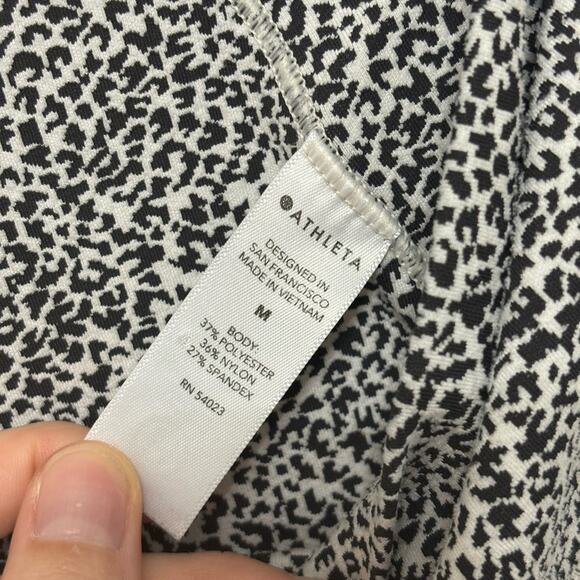 Athleta Salutation Stash II Textured 7/8 Tight in Leopard Print - Size M - Picture 7 of 8